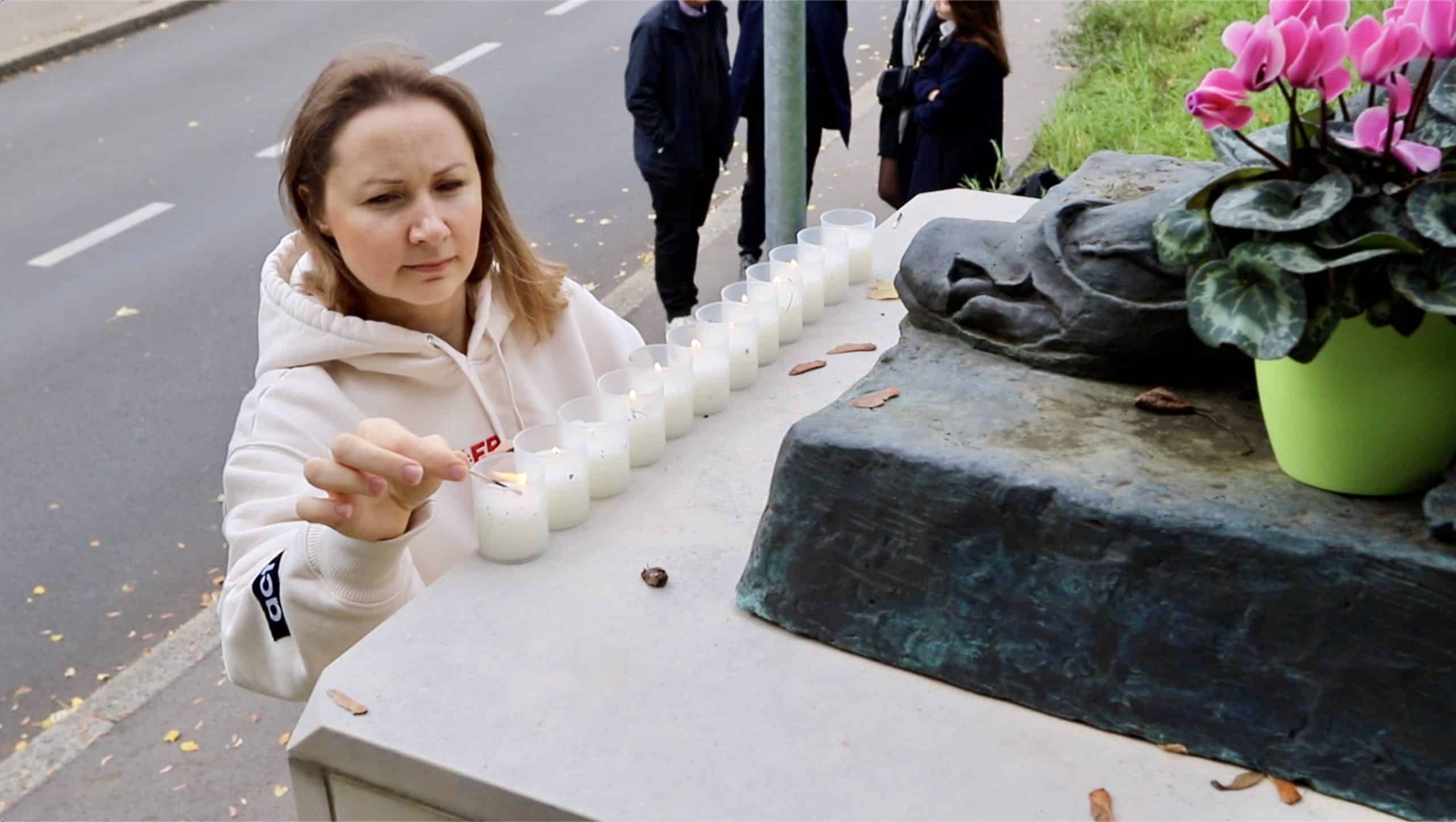 В акции «Возвращение имен» в Женеве участвовали восемь человек. На фото Мария Синицына-Россен. Сообщество «Россия Будущего - Швейцария». 29 октября 2023 г. (© Катерина Васильева)
