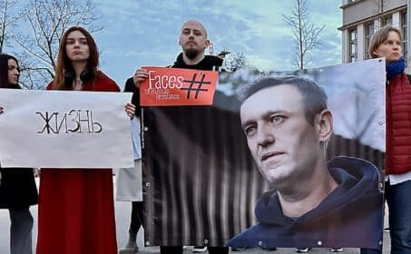 Он давал нам надежду. Теперь мы его надежда