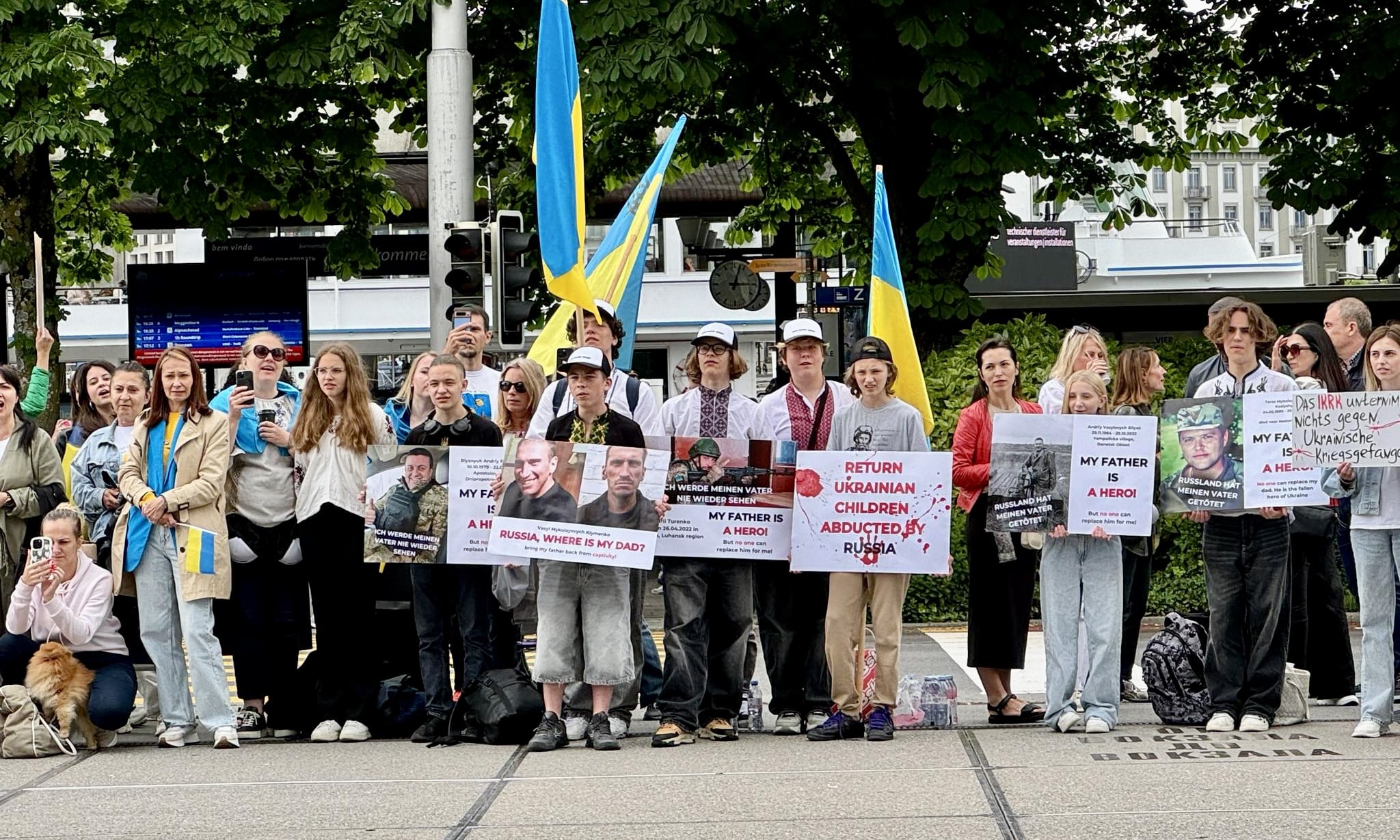 Акция «Save Ukrainian POWs! Free civilian detainees! Return Ukrainian kids home!». Люцерн, 15 июня 2024 г. (© Костянтин Мінков / Kostiantyn Minkov)