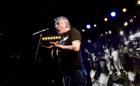 Поэт Дельфинов. Что ты здесь делаешь?