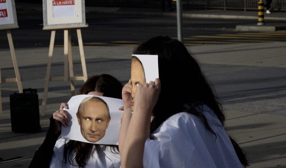 Карнавальный протест и эскалация войны