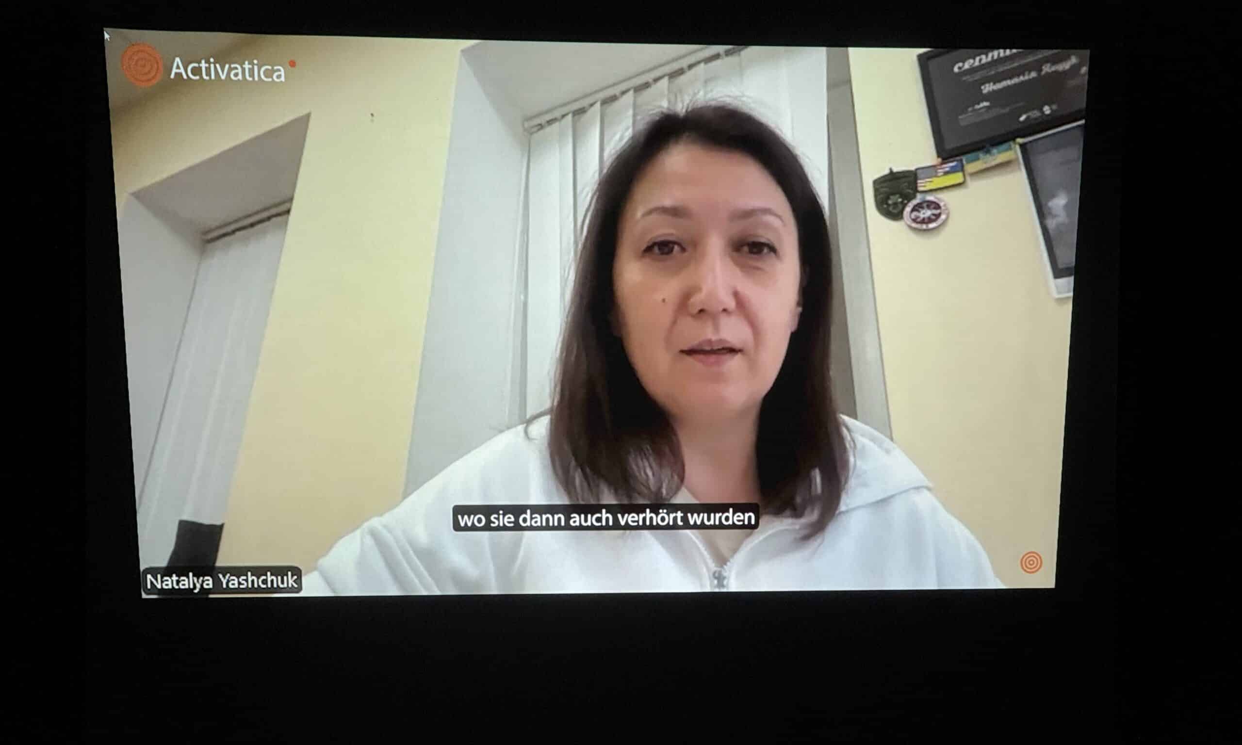 Правозащитница Наталия Ящук из украинского «Центра громадянських свобод» уверена, что военные преступники будут наказаны и осуждены. Освобождение украинских граждан из российского ада – среди первостепенных задач мирового сообщества. На просмотре фильма «Узники». Цюрих, 11 декабря 2024 г. (© forall.swiss)