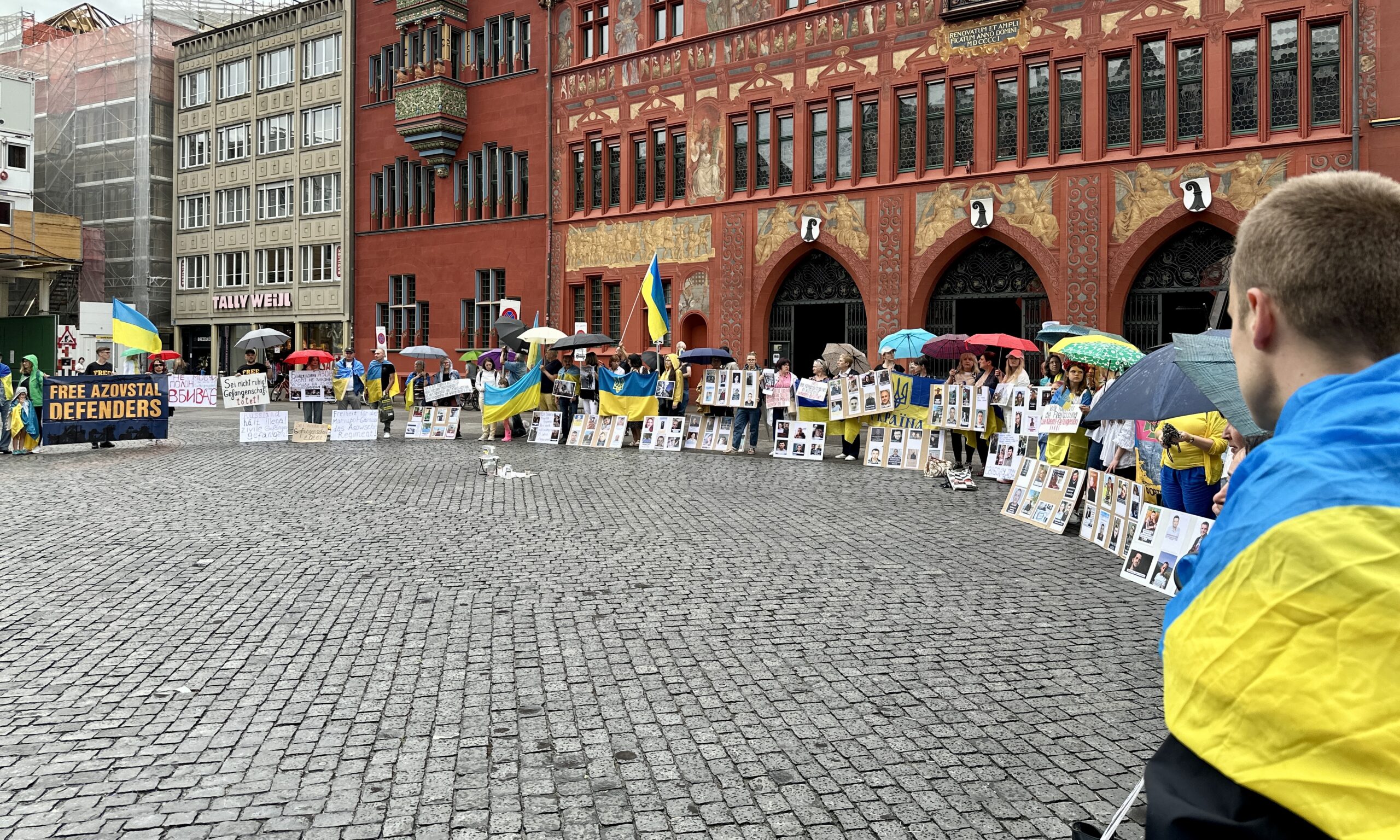 Акция солидарности с украинскими пленными российских тюрем «Не мовчи! Полон вбиває!» Базель, 12 июля 2024 г. (© forall.swiss)