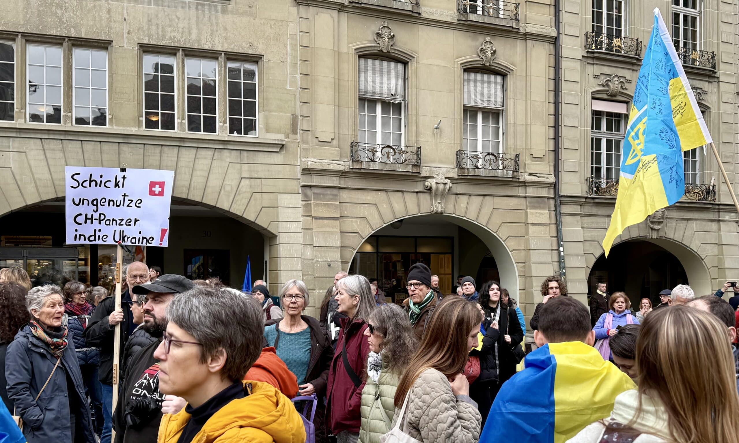 Марш и митинг солидарности с украинцами и Украиной в Берне 22 февраля 2025 г. (© forall.swiss)
