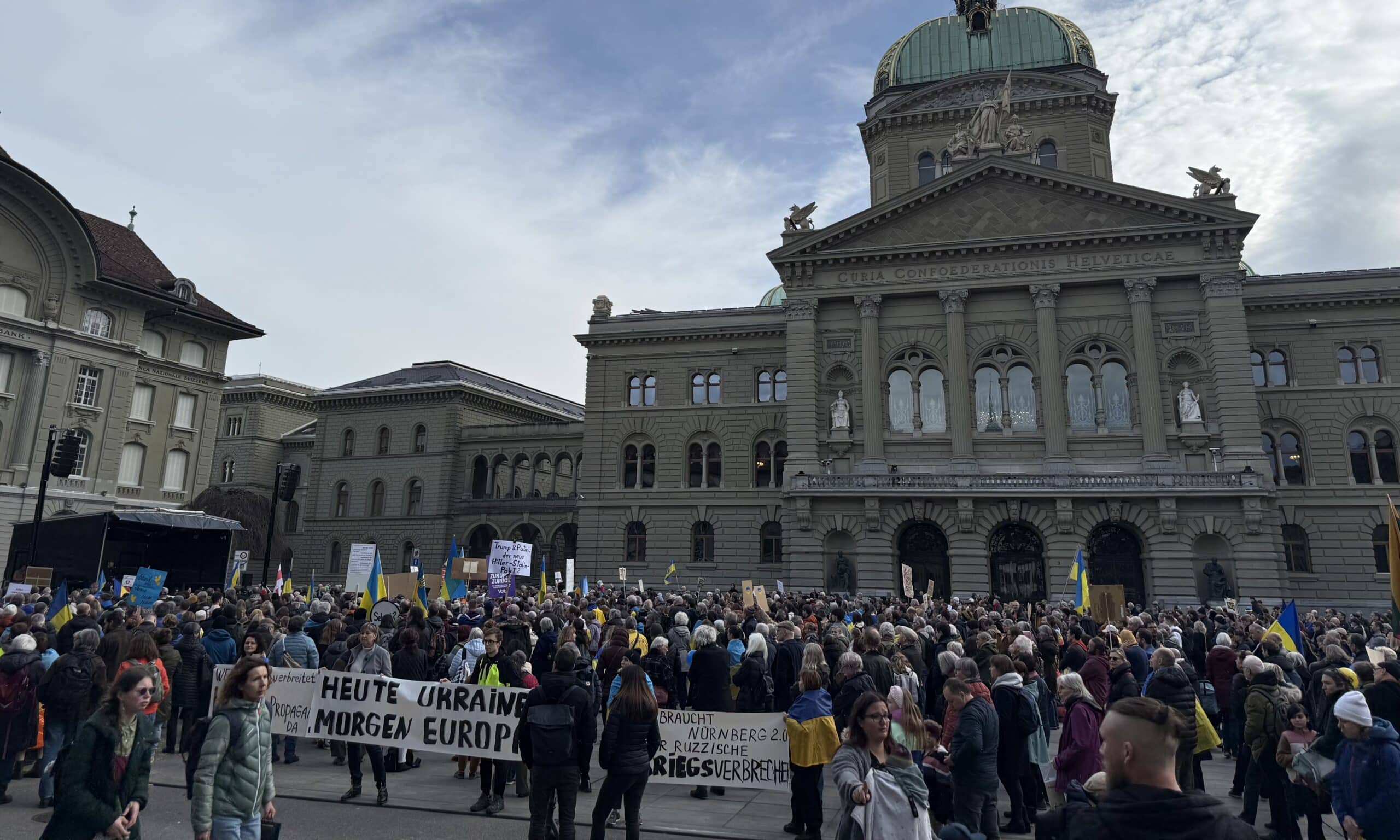 Марш и митинг солидарности с украинцами и Украиной в Берне 22 февраля 2025 г. (© forall.swiss)
