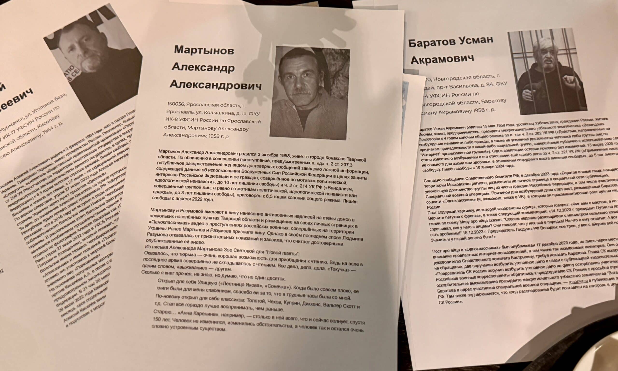 Волонтеры пишут политическим заключенным российских тюрем. Цюрих, 24 марта 2025 г. (© forall.swiss)