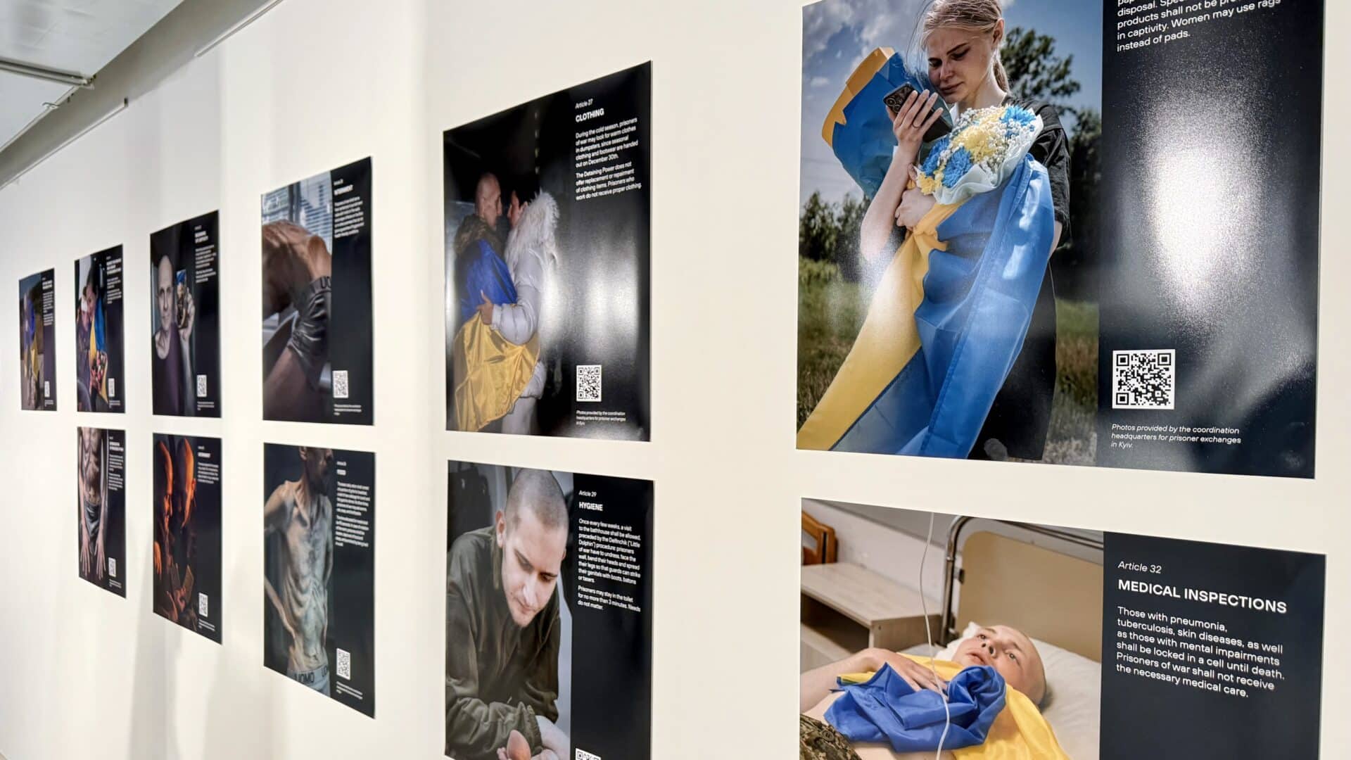Фотографии для выставки «Узники войны» предоставил Координаційний штаб з питань поводження з військовополоненими, Україна. Брюссель, 8-9 апреля 2025 г. (© forall.swiss)