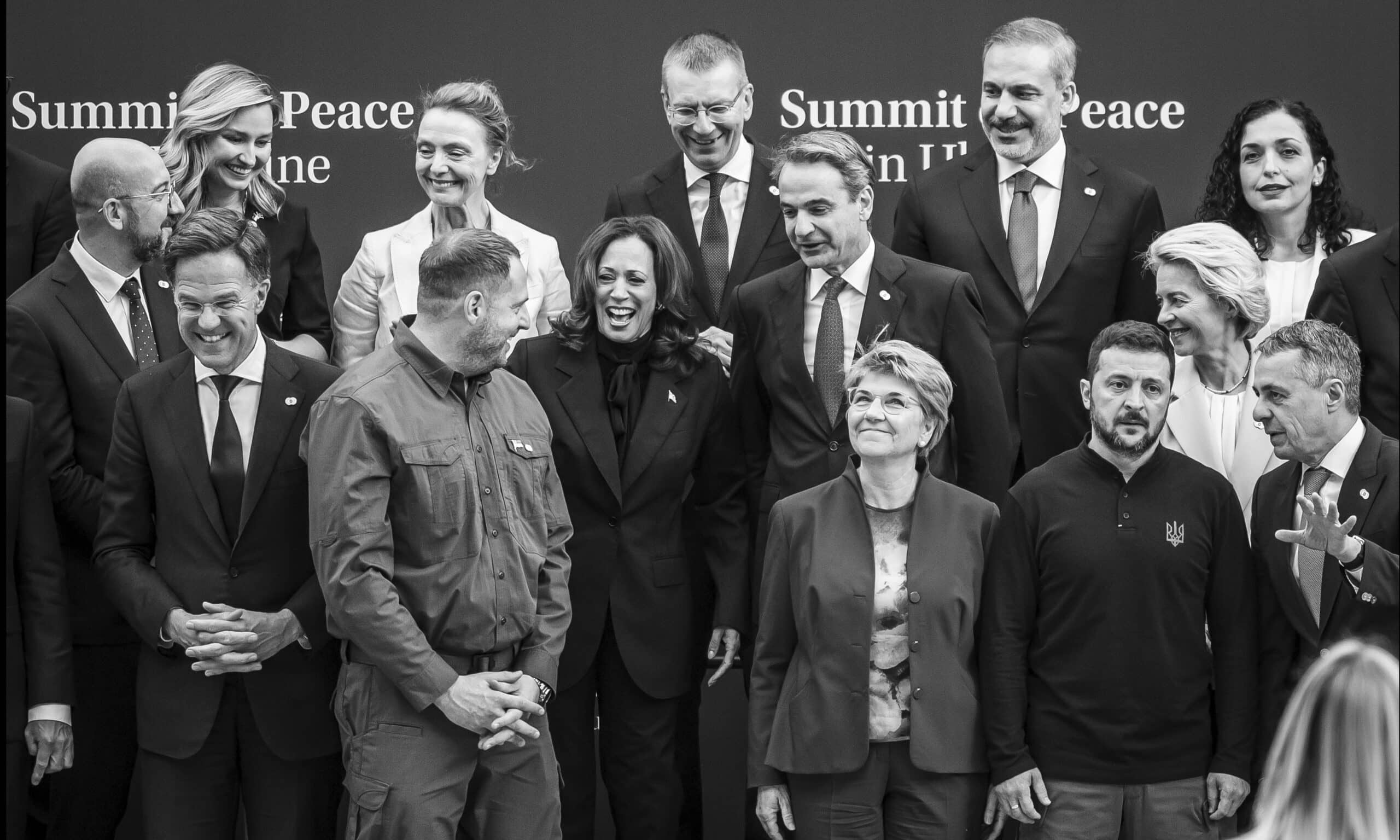 Отпечатки года: беды, отрады и считающая ворон в небе фрау президент