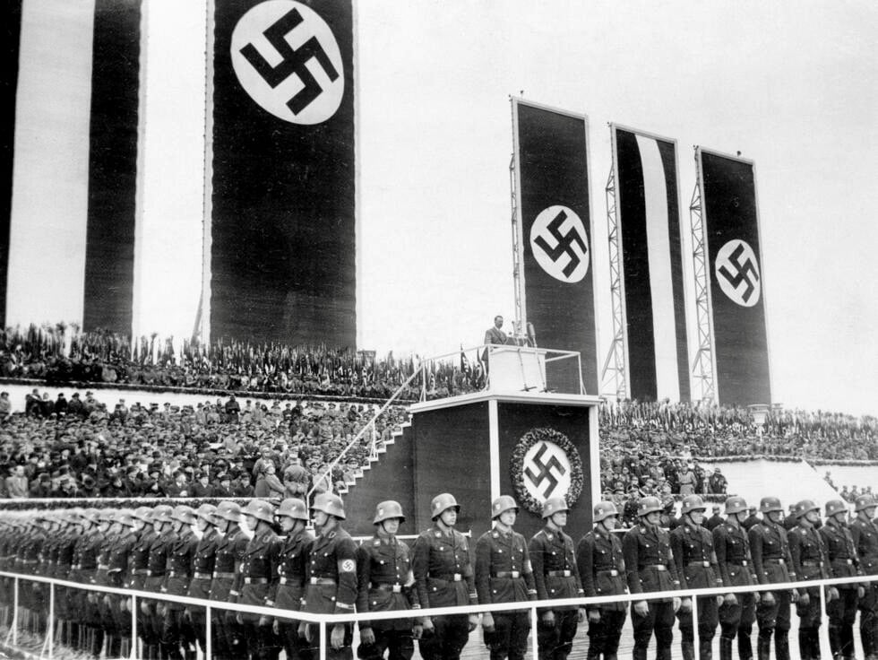 Выступление Гитлера на праздничном митинге 1 мая 1935 г. Аэропорт Темпельхоф в Берлине. Photo: Associated Press
