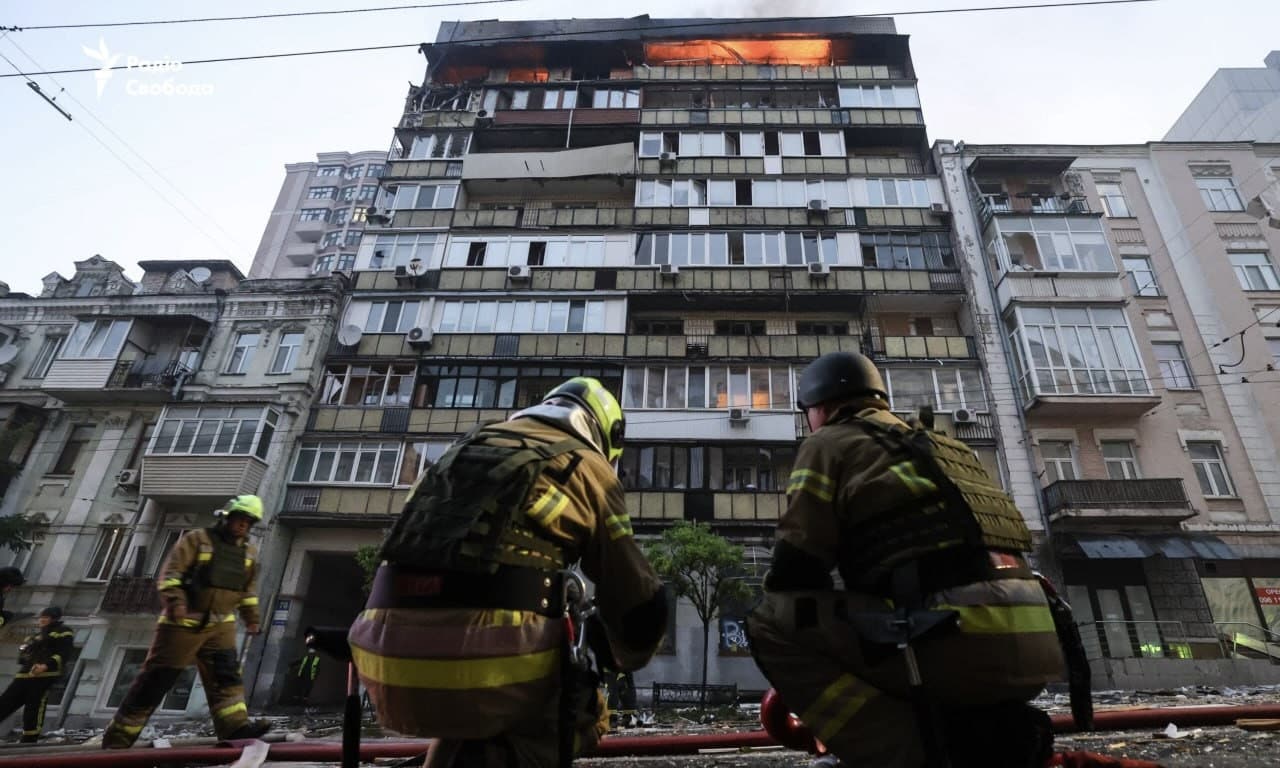 На месте падения дронов и их обломков побывал корреспондент Радио Свобода Сергей Нужненко. Киев, 10 июля 2025 г. (© Sergii Nuzhnenko / Radio Svoboda, RFE / RL)