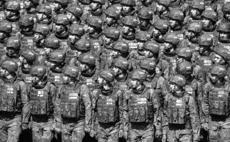 Жертвы и зрители войны. Евгений Добренко – об экономике пацифизма