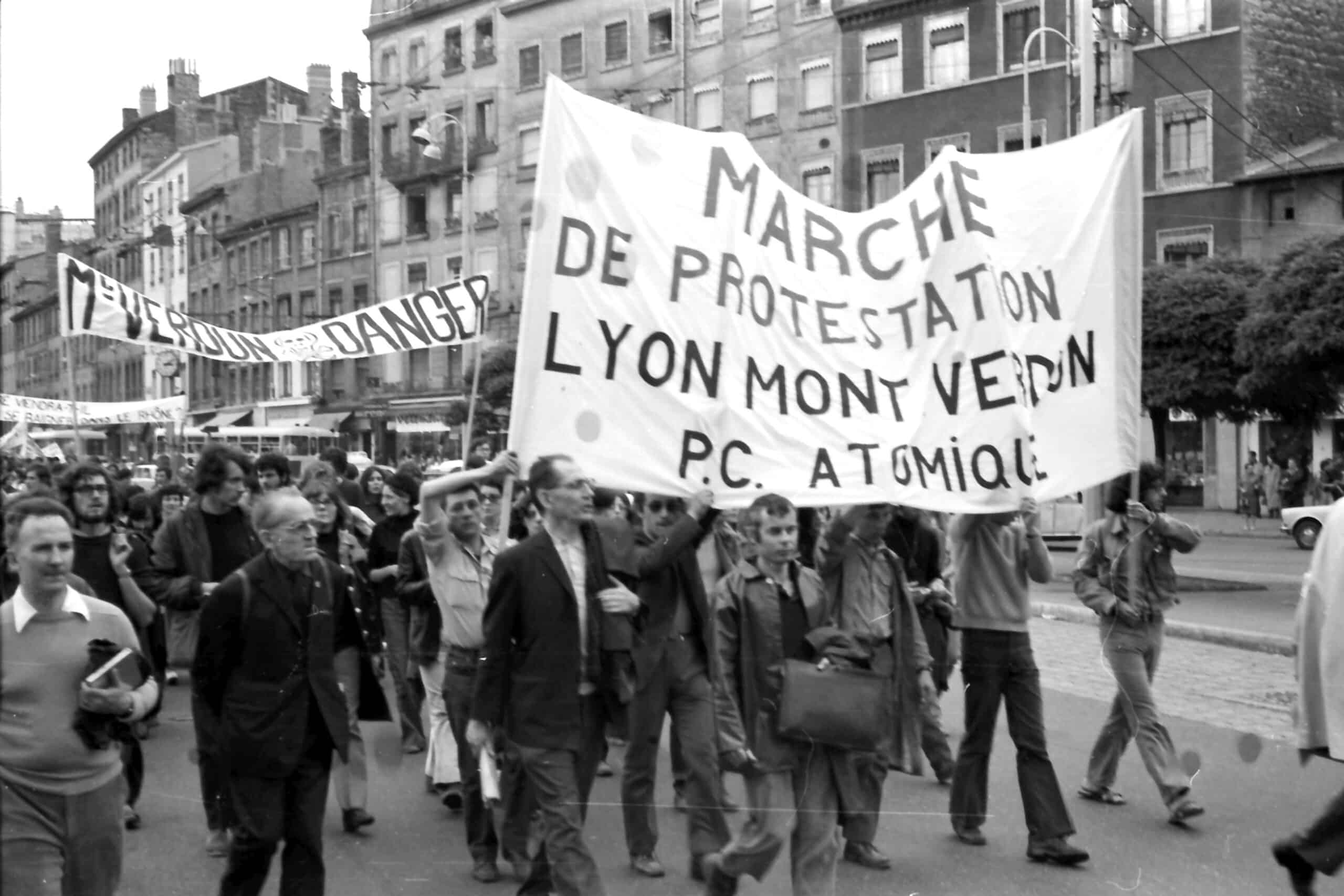 19 июня 1971 года во главе марша Группы действий и сопротивления милитаризации от Лиона до Мон-Вердена против ядерных ударных сил. (© GDechesne / Creative Commons Attribution-Share Alike 4.0 International)