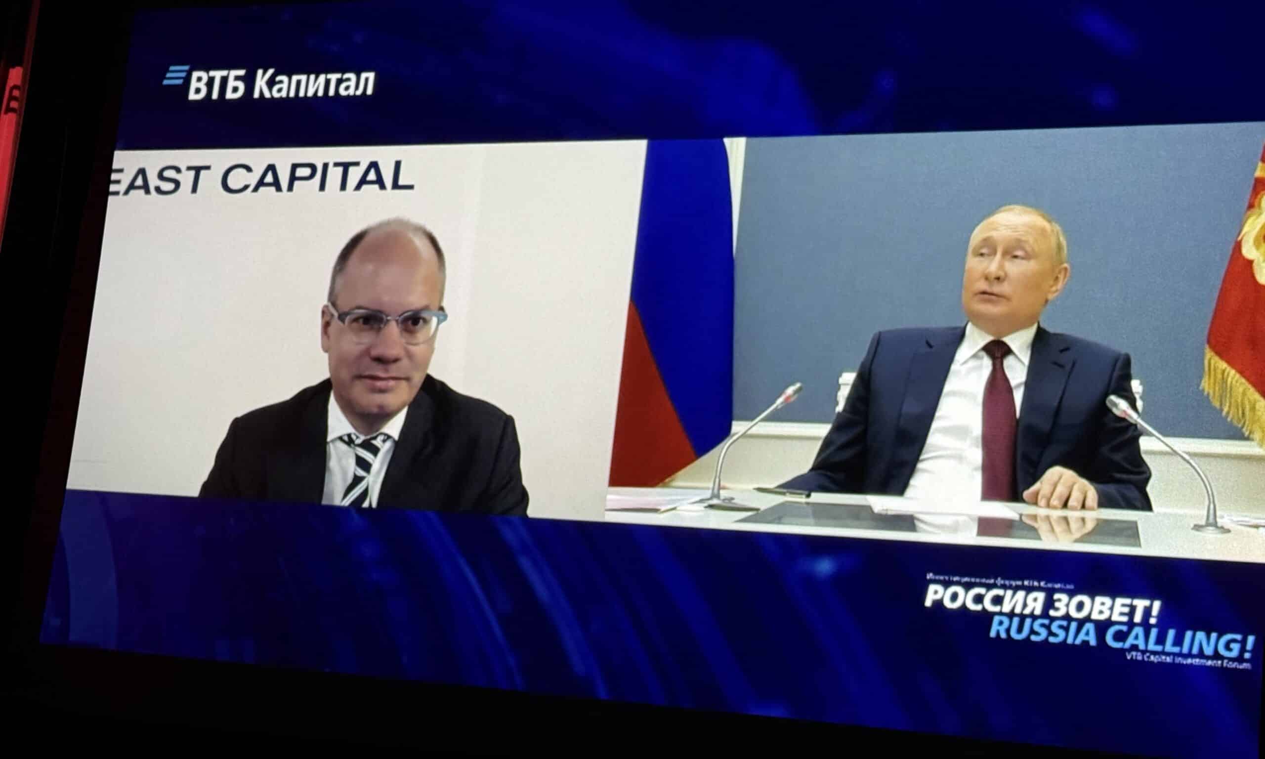 «Близкие» / «Connected». Режиссер Вера Кричевская. Снимок в зале во время просмотра. X форум свободной культуры СловоНово. Тиват, Черногория. 8 октября 2025 г. (forall.swiss)