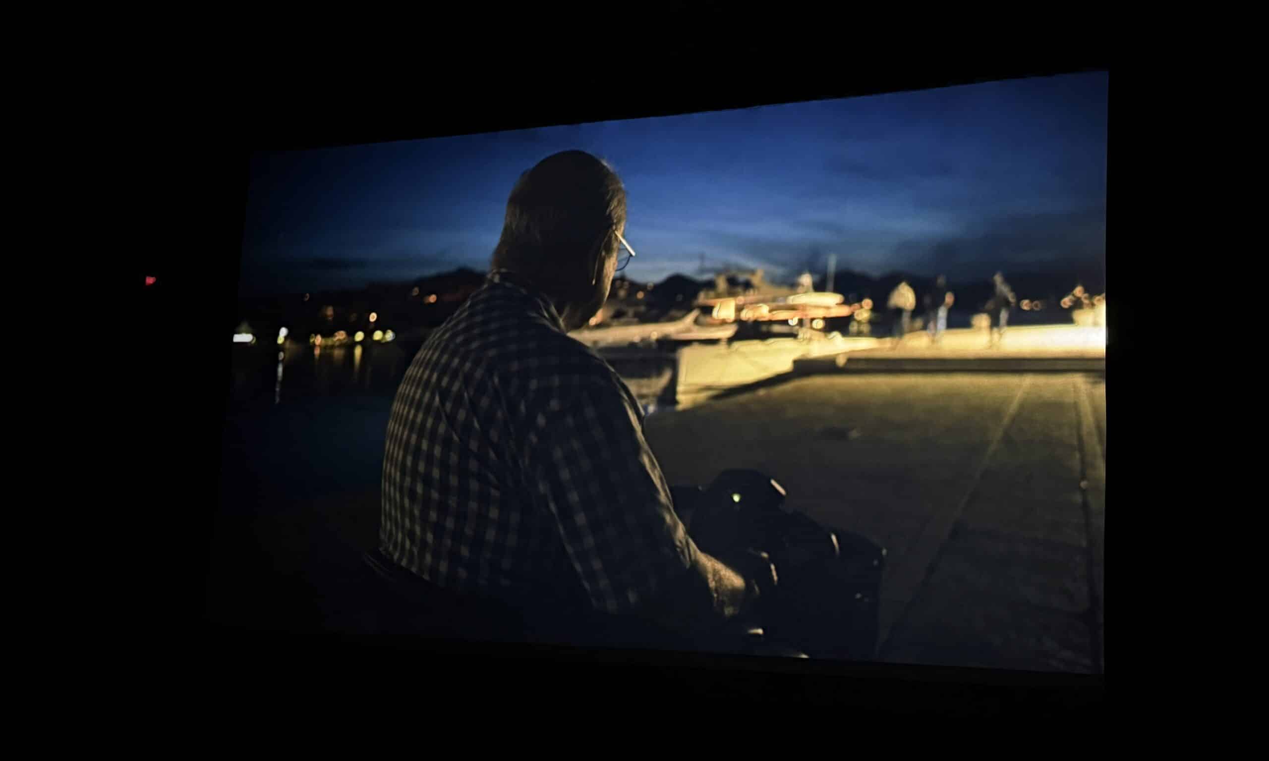 «Близкие» / «Connected». Режиссер Вера Кричевская. Снимок в зале во время просмотра. X форум свободной культуры СловоНово. Тиват, Черногория. 8 октября 2025 г. (forall.swiss)