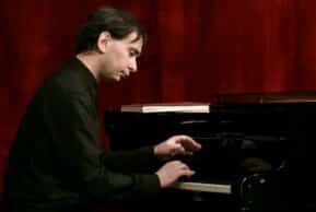 «Где тени грезят светом». О фильме «Кушнир»