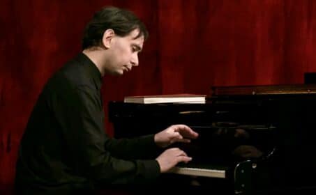 «Где тени грезят светом». О фильме «Кушнир»