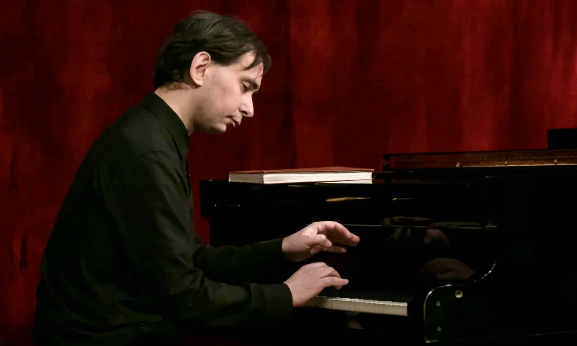 «Где тени грезят светом». О фильме «Кушнир»