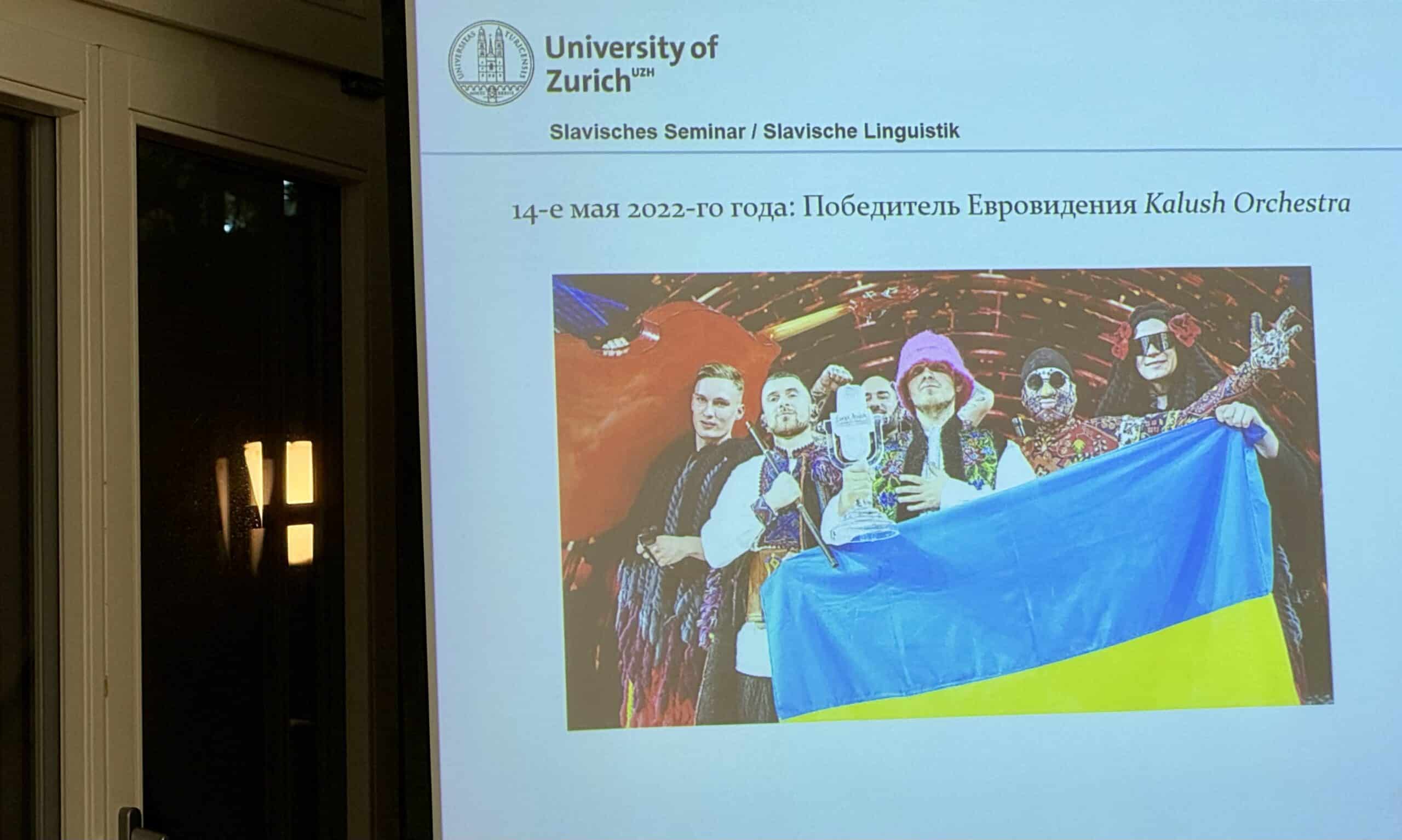 Презентация Алексея Тихонова «Славизмы в немецкоязычном рэпе: От многоязычных практик к дидактической интерпретации в учебных материалах». Годовое собрание Общества преподавателей русского языка в Швейцарии. Берн, 6 декабря 2025 г. (© forall.swiss)