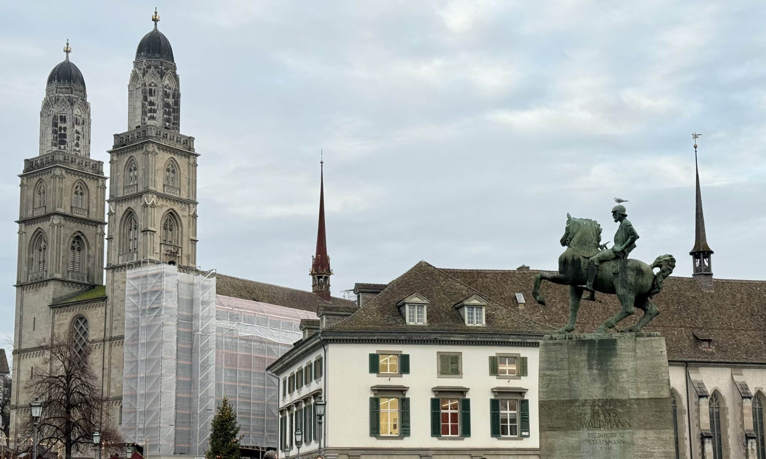 «И в догонялки с декабрём / К нам Рождество стучится в дом!» Цюрих, 19 декабря 2025 г. (© forall.swiss)