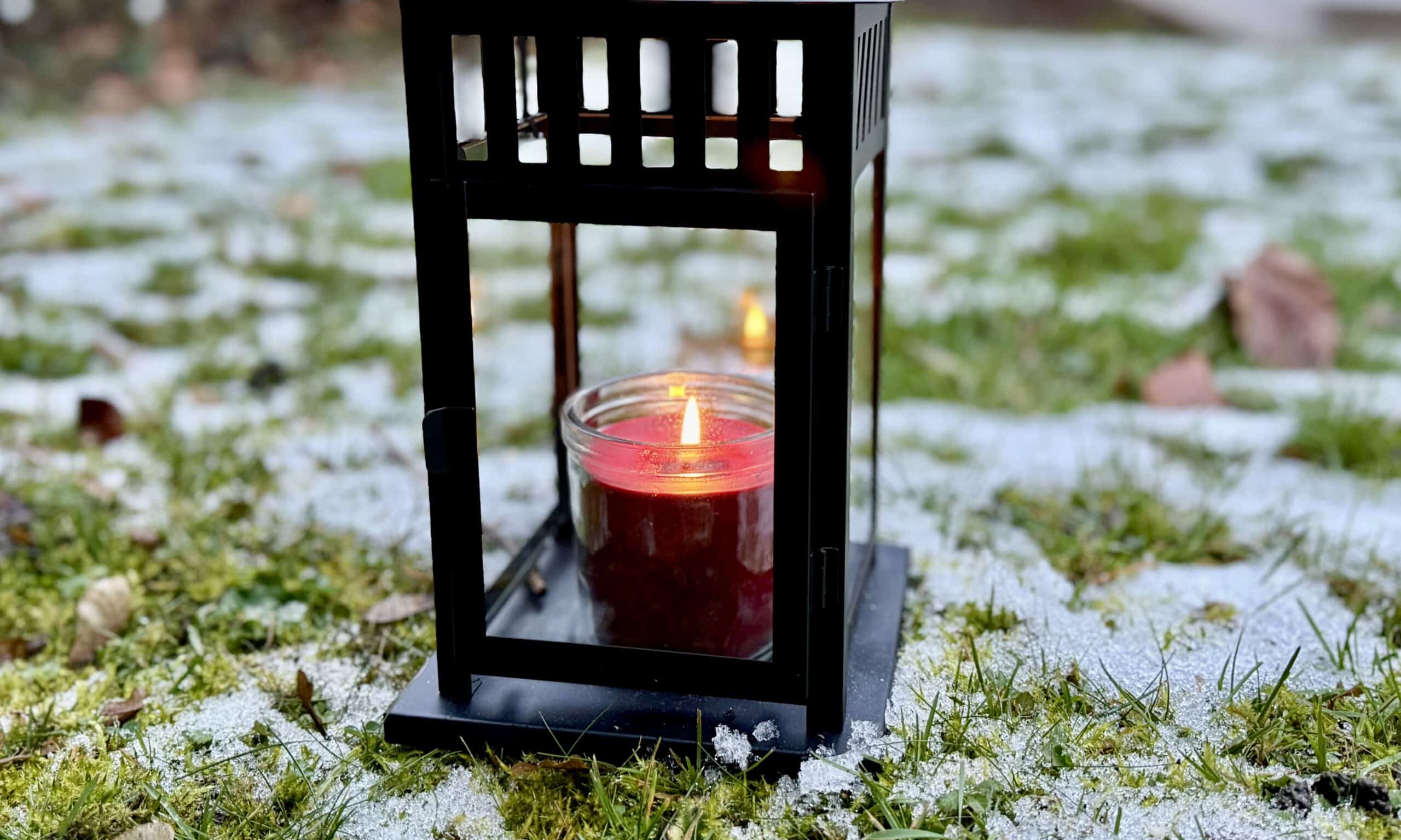 В ночь на 1 января 2026 года в баре Le Constellation коммуны Кран-Монтана кантона Вале из-за пожара погибли 40 человек и 116 были ранены. Швейцария, 9 января 2026 г. (© forall.swiss)